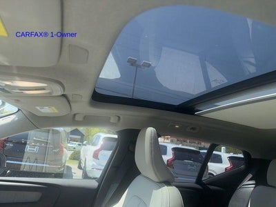 2023 Volvo XC40 B5 AWD Plus Dark Theme