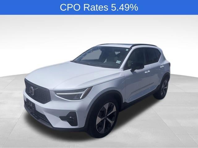 2023 Volvo XC40 B5 AWD Plus Dark Theme