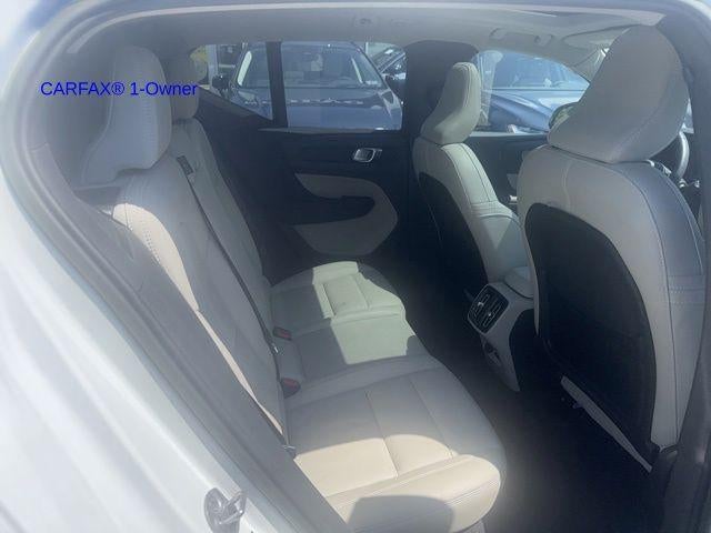 2023 Volvo XC40 B5 AWD Plus Dark Theme
