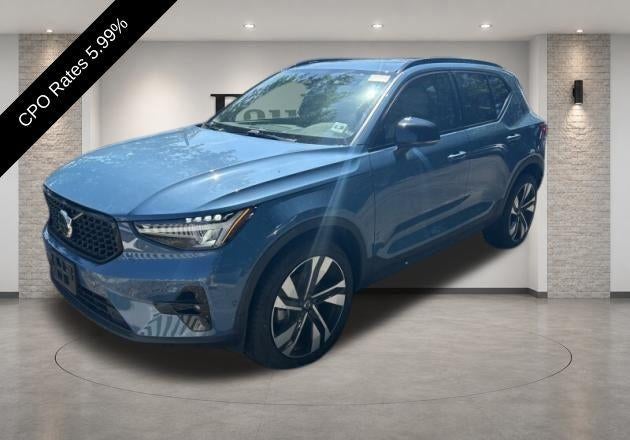 2023 Volvo XC40 B5 AWD Plus Dark Theme