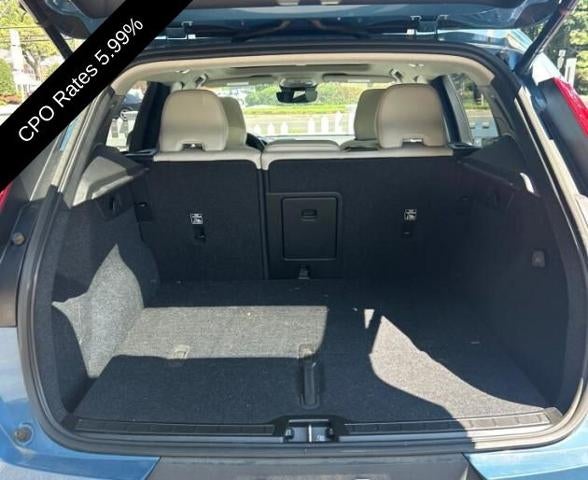 2023 Volvo XC40 B5 AWD Plus Dark Theme