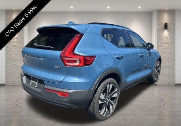 2023 Volvo XC40 B5 AWD Plus Dark Theme