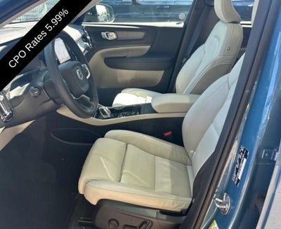 2023 Volvo XC40 B5 AWD Plus Dark Theme
