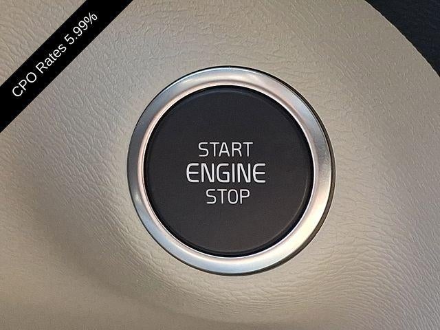 2023 Volvo XC40 B5 AWD Plus Dark Theme