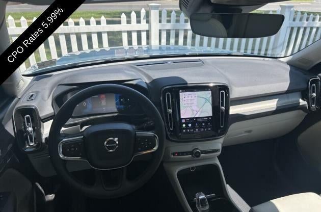 2023 Volvo XC40 B5 AWD Plus Dark Theme