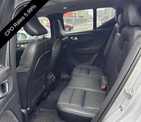 2023 Volvo XC40 B5 AWD Plus Dark Theme