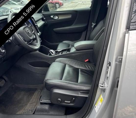 2023 Volvo XC40 B5 AWD Plus Dark Theme