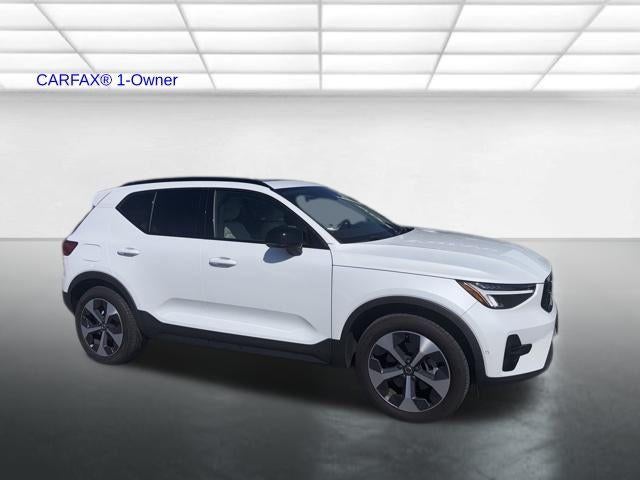 2023 Volvo XC40 B5 AWD Plus Dark Theme