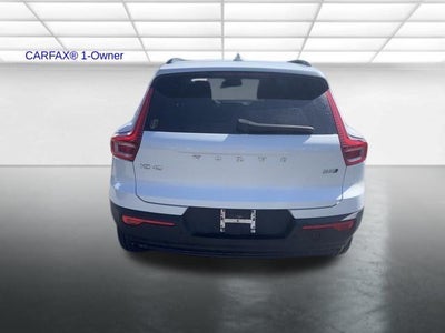 2023 Volvo XC40 B5 AWD Plus Dark Theme