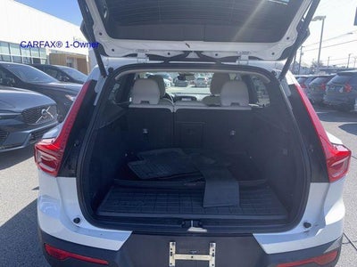 2023 Volvo XC40 B5 AWD Plus Dark Theme