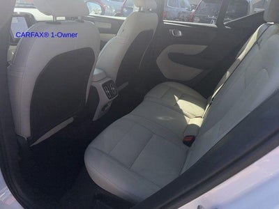 2023 Volvo XC40 B5 AWD Plus Dark Theme