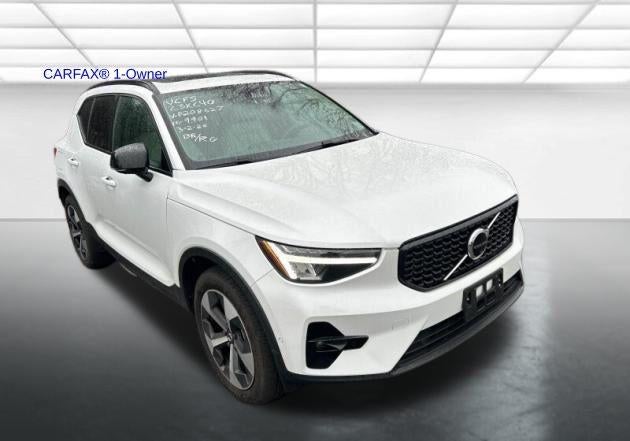 2023 Volvo XC40 B5 AWD Plus Dark Theme