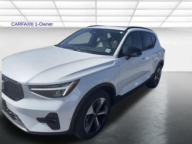 2023 Volvo XC40 B5 AWD Plus Dark Theme