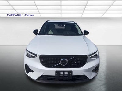 2023 Volvo XC40 B5 AWD Plus Dark Theme