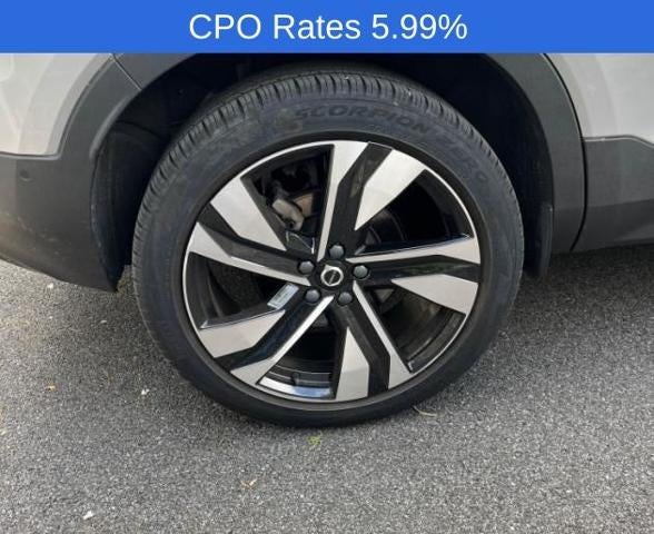 2023 Volvo XC40 B5 AWD Plus Dark Theme