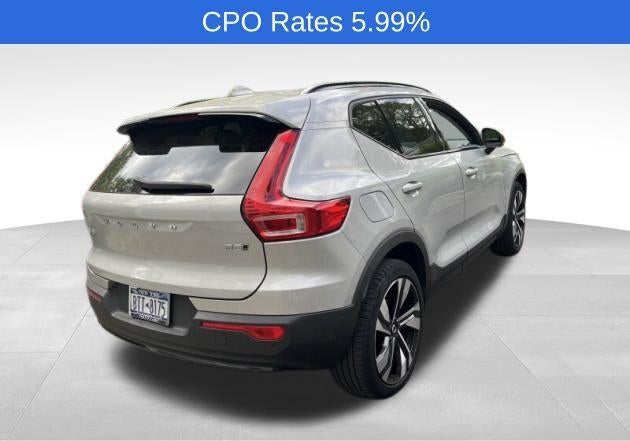 2023 Volvo XC40 B5 AWD Plus Dark Theme