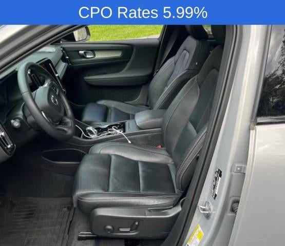 2023 Volvo XC40 B5 AWD Plus Dark Theme