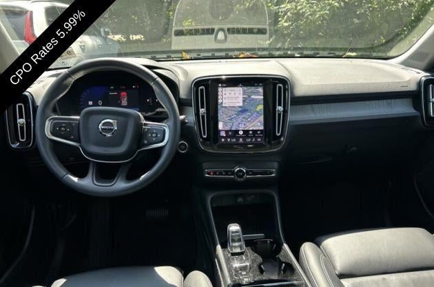 2023 Volvo XC40 B5 AWD Plus Dark Theme