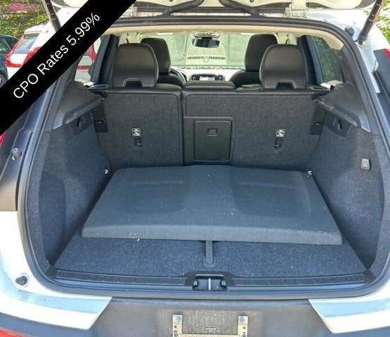 2023 Volvo XC40 B5 AWD Plus Dark Theme