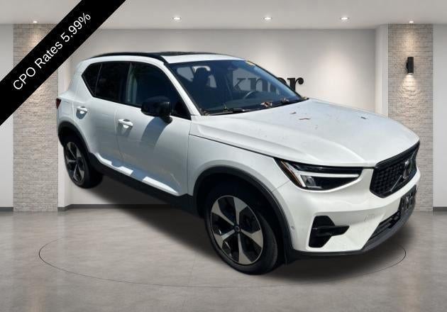 2023 Volvo XC40 B5 AWD Plus Dark Theme