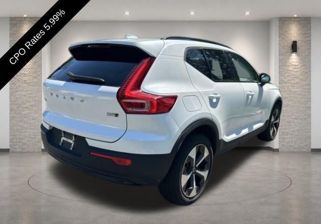 2023 Volvo XC40 B5 AWD Plus Dark Theme