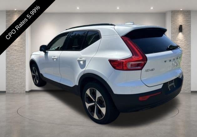 2023 Volvo XC40 B5 AWD Plus Dark Theme
