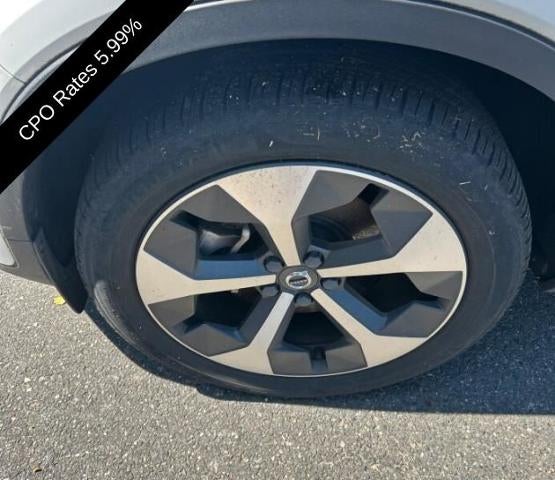 2023 Volvo XC40 B5 AWD Plus Dark Theme