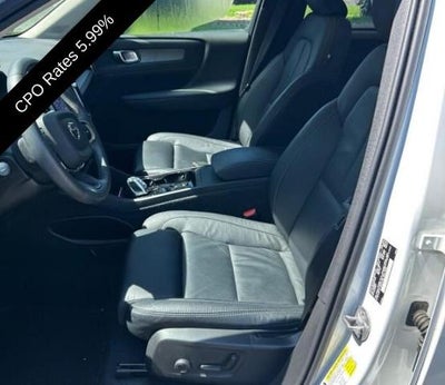 2023 Volvo XC40 B5 AWD Plus Dark Theme