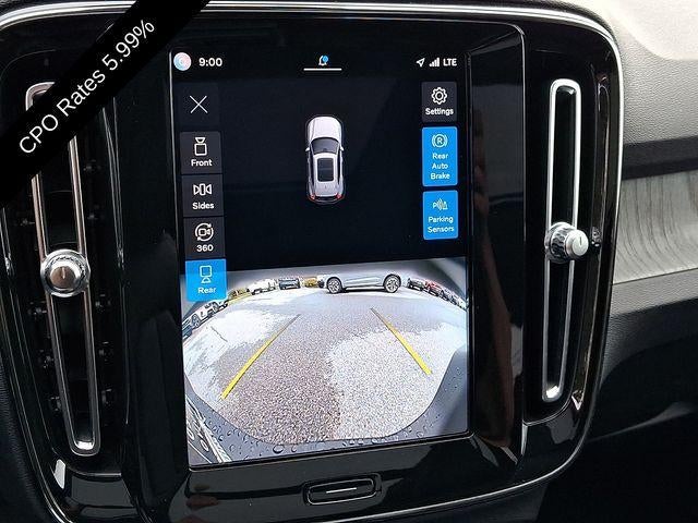 2023 Volvo XC40 B5 AWD Plus Dark Theme