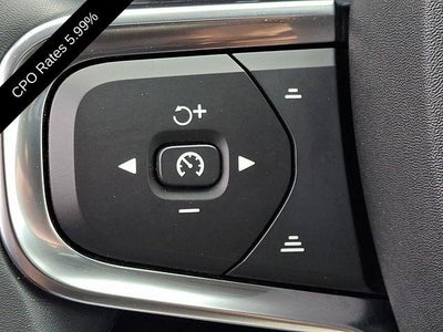 2023 Volvo XC40 B5 AWD Plus Dark Theme