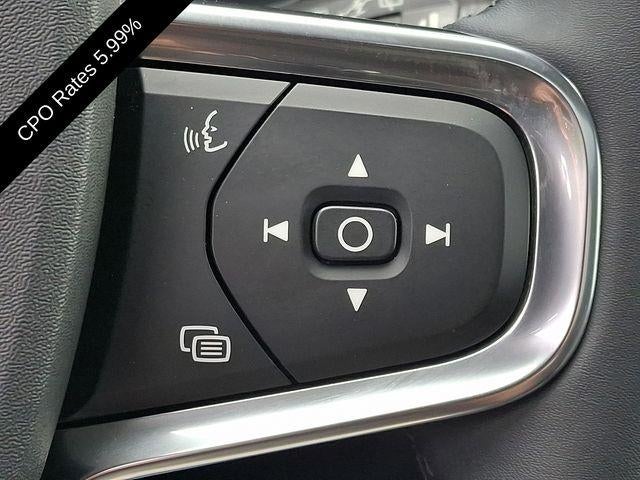 2023 Volvo XC40 B5 AWD Plus Dark Theme