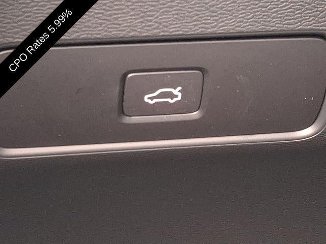 2023 Volvo XC40 B5 AWD Plus Dark Theme