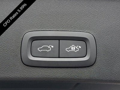 2023 Volvo XC40 B5 AWD Plus Dark Theme