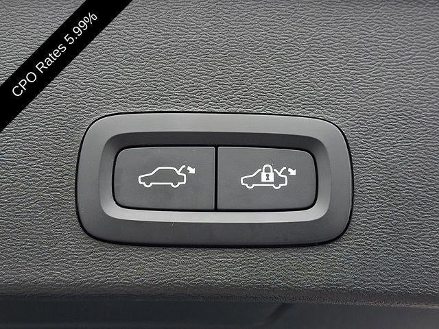 2023 Volvo XC40 B5 AWD Plus Dark Theme