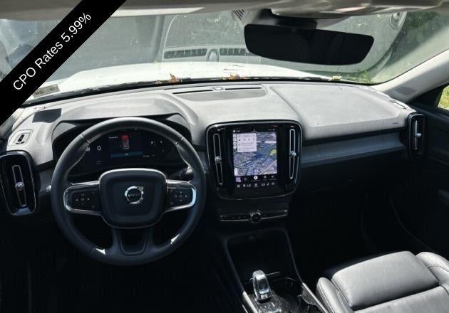 2023 Volvo XC40 B5 AWD Plus Dark Theme