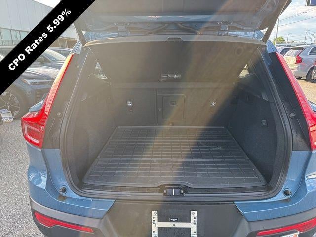 2023 Volvo XC40 B5 AWD Ultimate Dark Theme