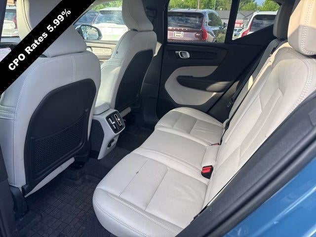 2023 Volvo XC40 B5 AWD Ultimate Dark Theme