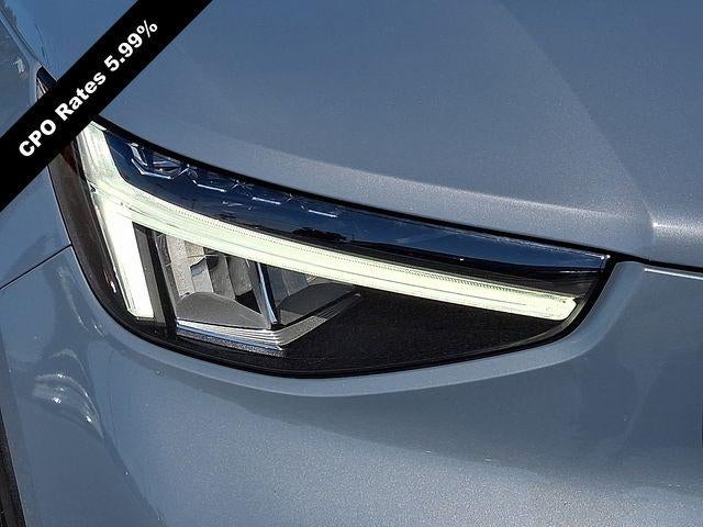 2023 Volvo XC40 B5 AWD Ultimate Dark Theme