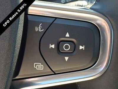 2023 Volvo XC40 B5 AWD Ultimate Dark Theme