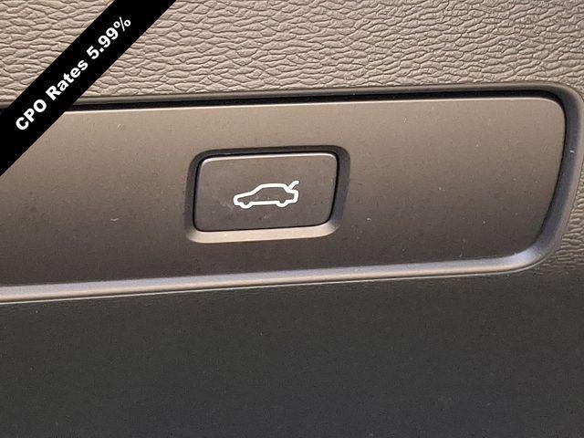 2023 Volvo XC40 B5 AWD Ultimate Dark Theme