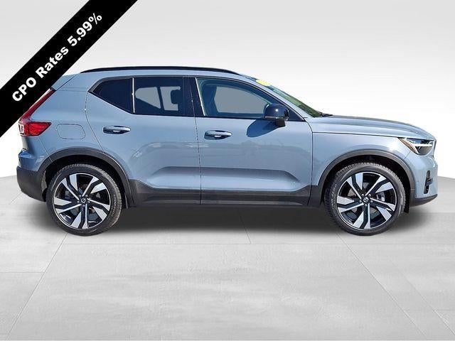 2023 Volvo XC40 B5 AWD Ultimate Dark Theme
