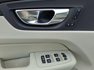 2025 Volvo XC60 B5 AWD Plus