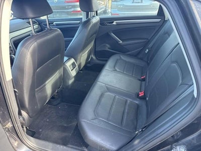 2017 Volkswagen Passat R-Line w/Comfort Pkg Auto