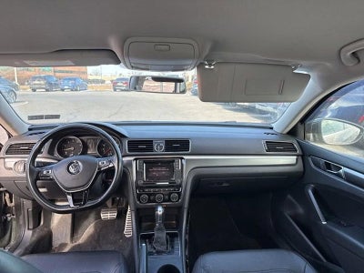 2017 Volkswagen Passat R-Line w/Comfort Pkg Auto