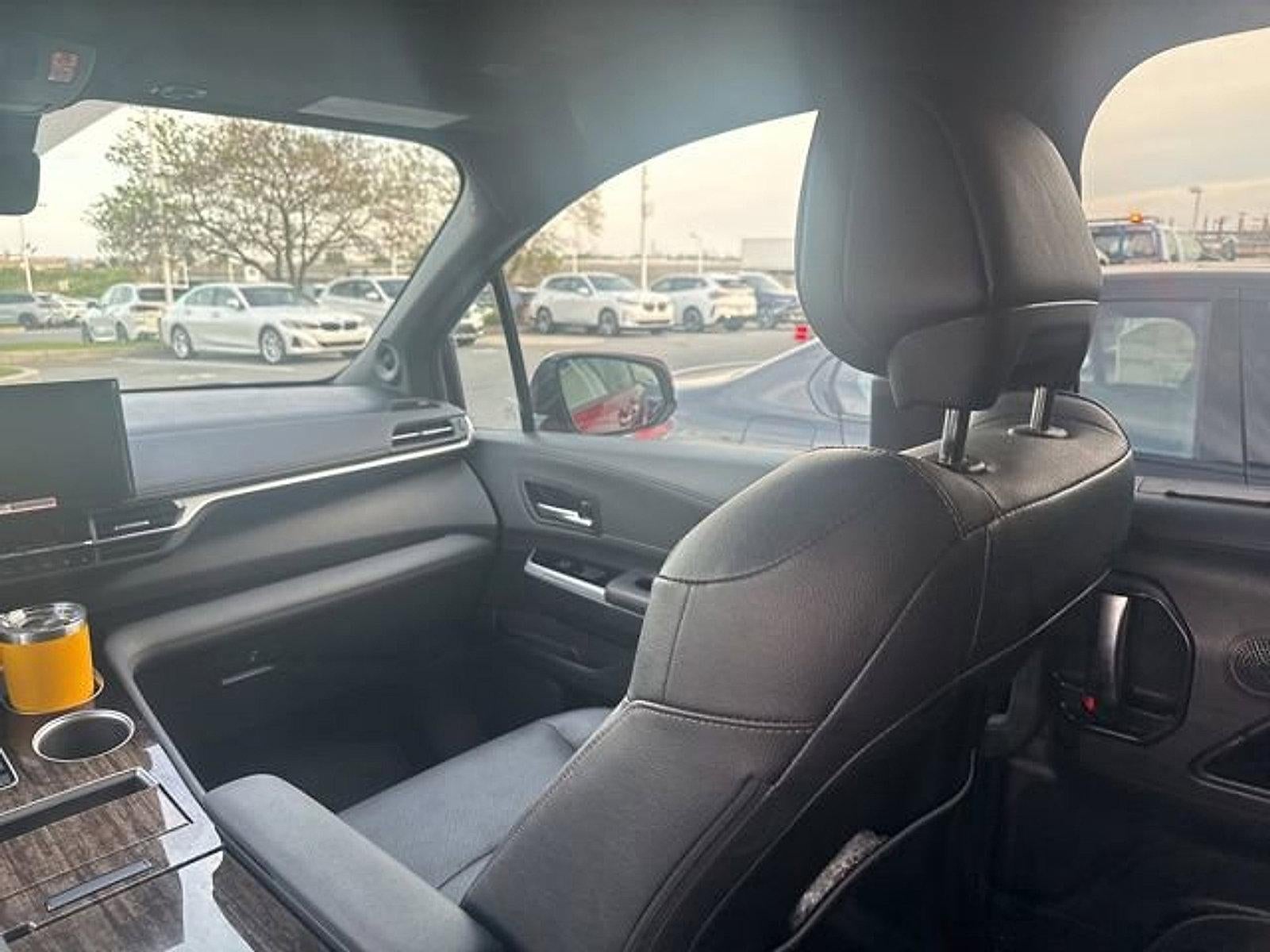 2025 Toyota Sienna Platinum AWD 7-Passenger (GS)