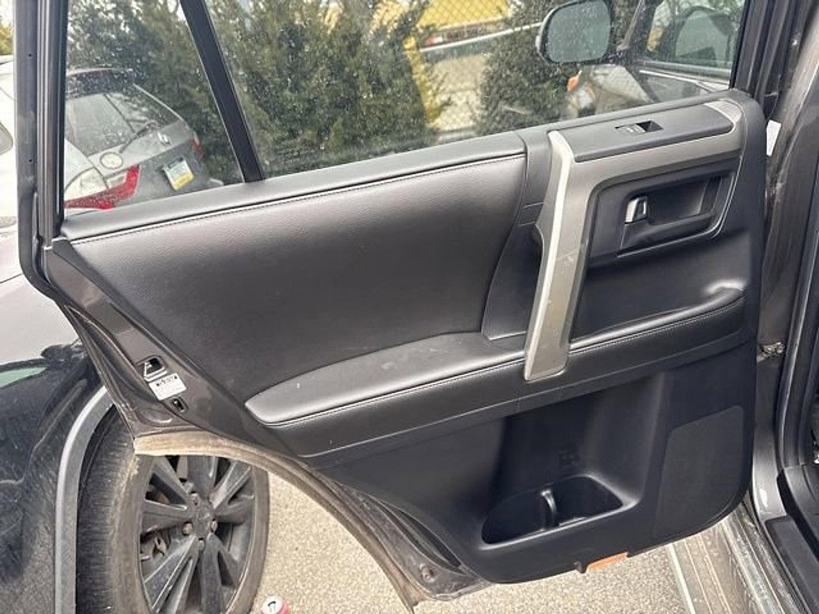 2011 Toyota 4Runner 4WD 4dr V6 SR5 (Natl)