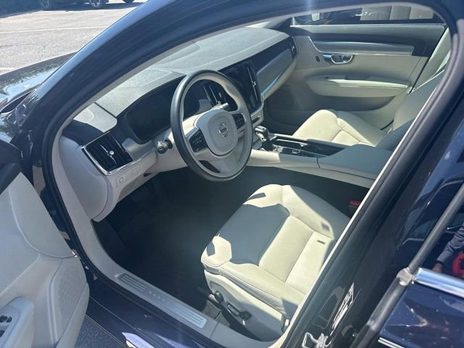 2017 Volvo S90 T6 AWD Momentum