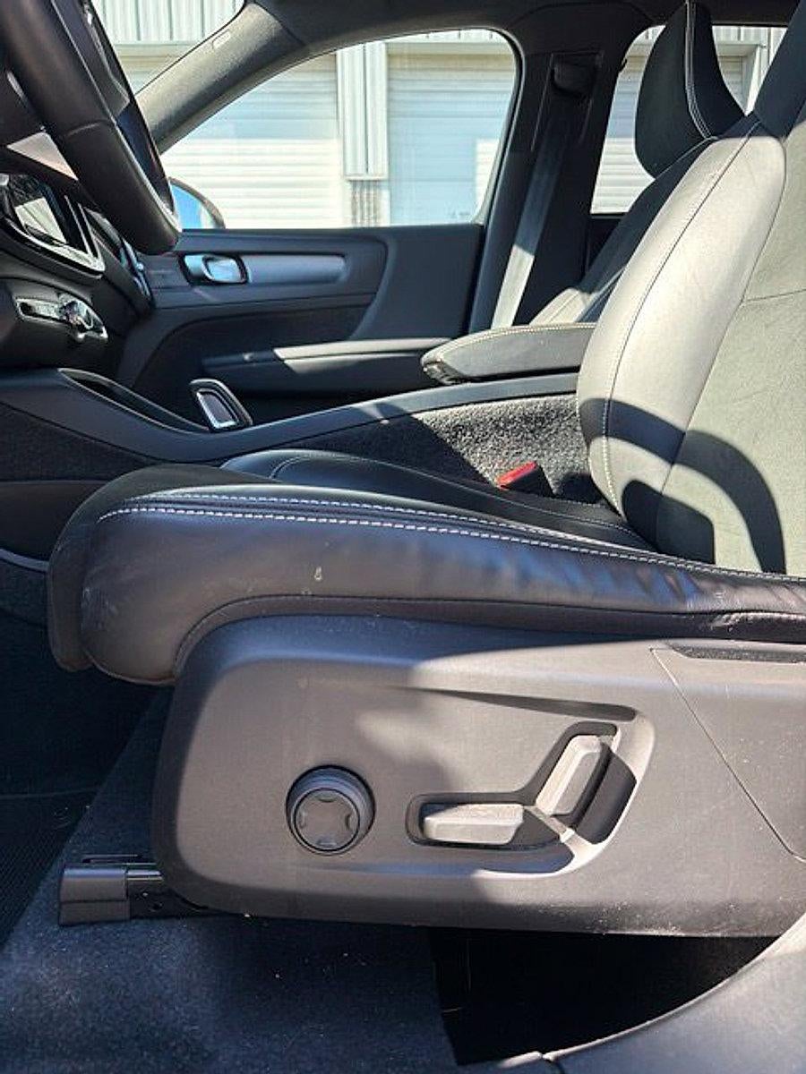 2022 Volvo XC40 T5 AWD R-Design