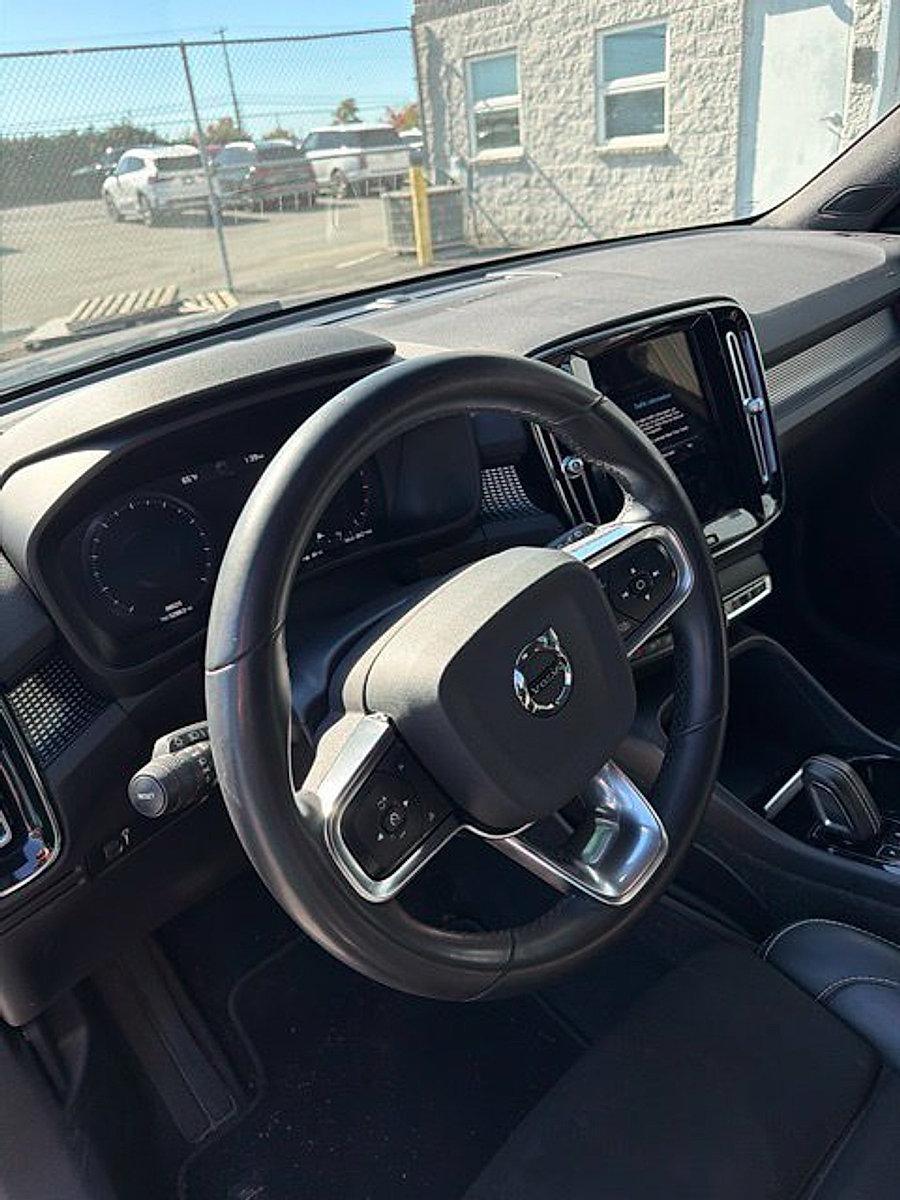 2022 Volvo XC40 T5 AWD R-Design