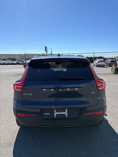 2022 Volvo XC40 T5 AWD R-Design